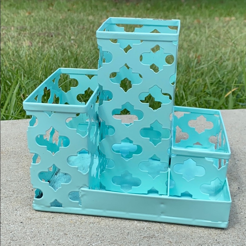 Stationary or makeup brush holder and organizer